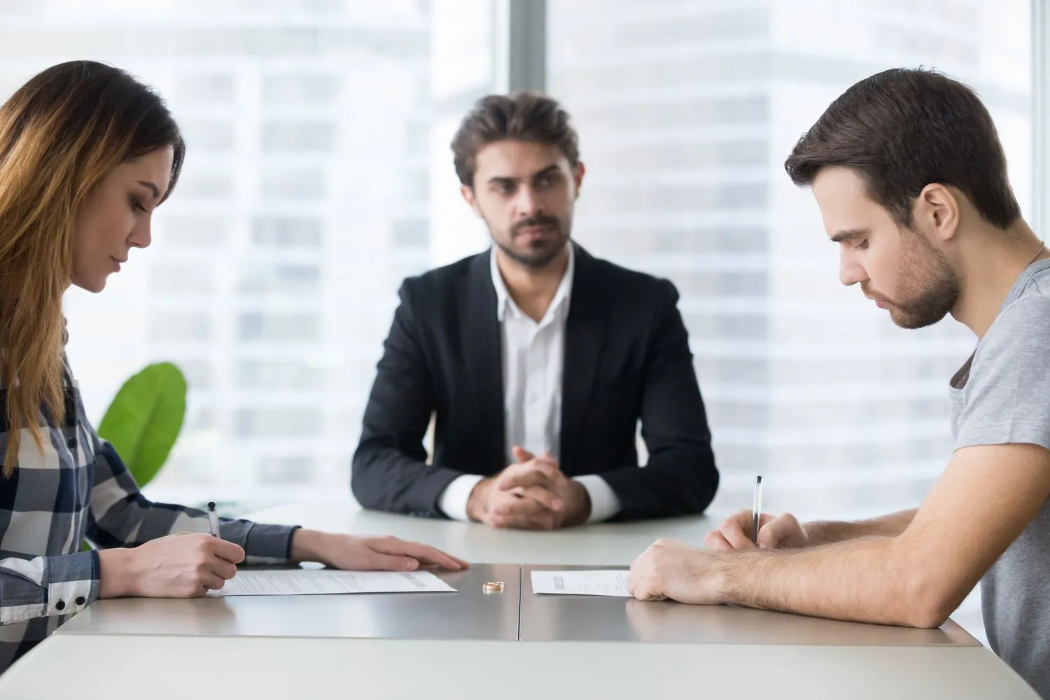 How EH Mediation Guides Couples Toward Fair and Balanced Outcomes Heanor